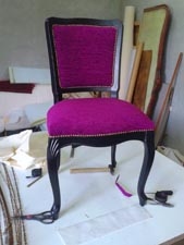 ljubicasto crna stolica